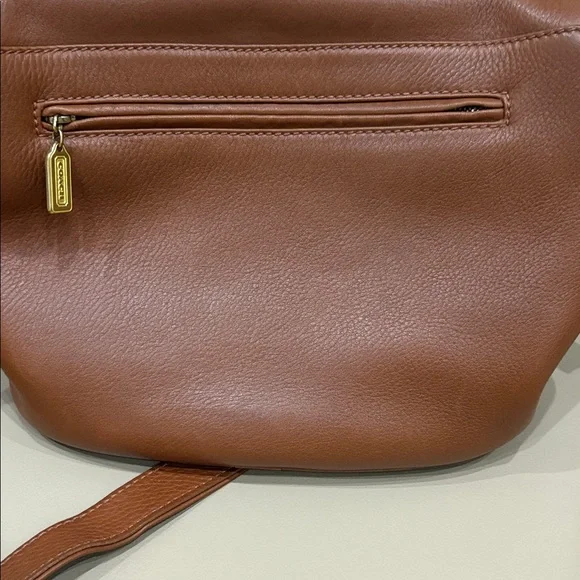 COACH- Elegant Brown Leather Shoulder Bag - Picture 7 of 8